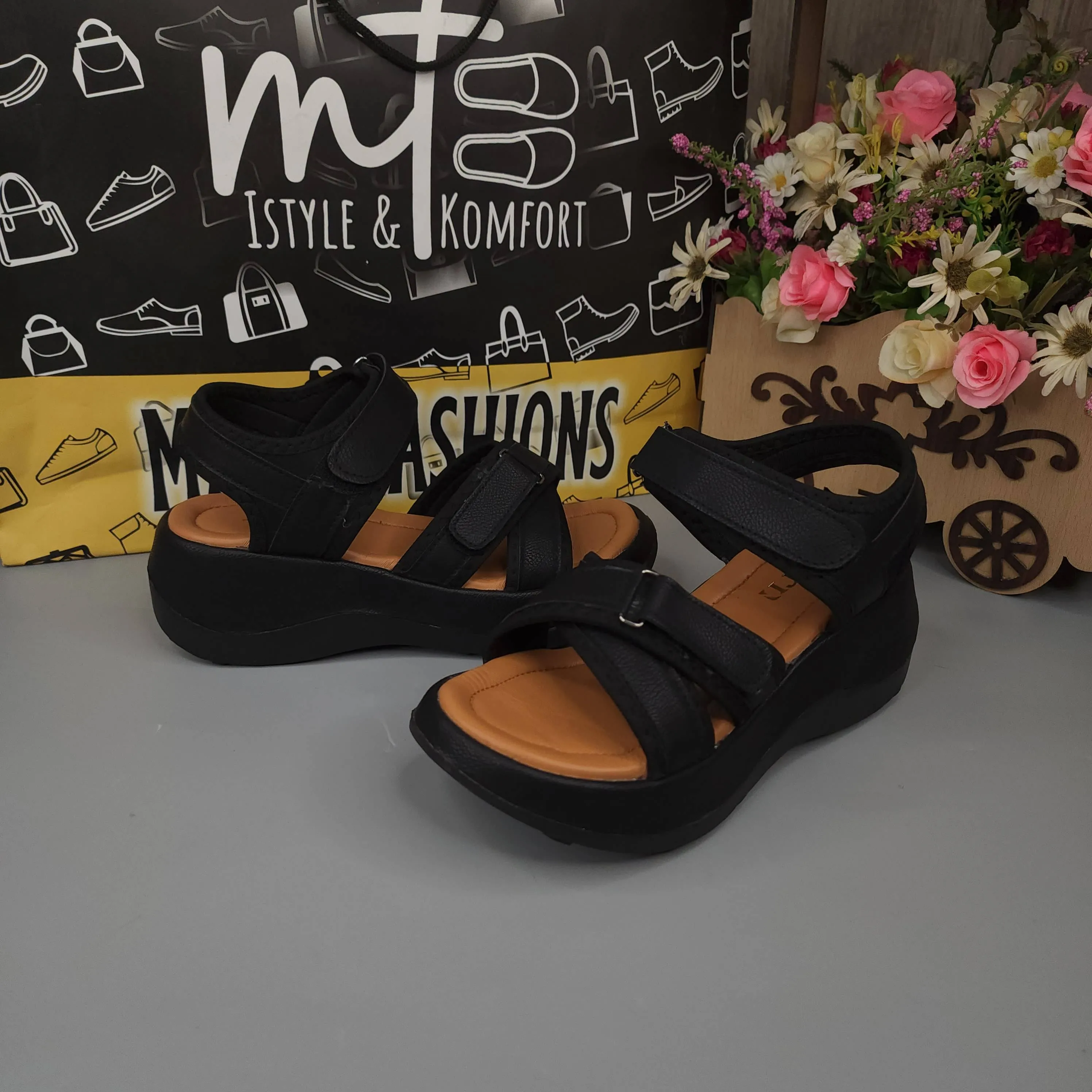 Black Chunks sandals