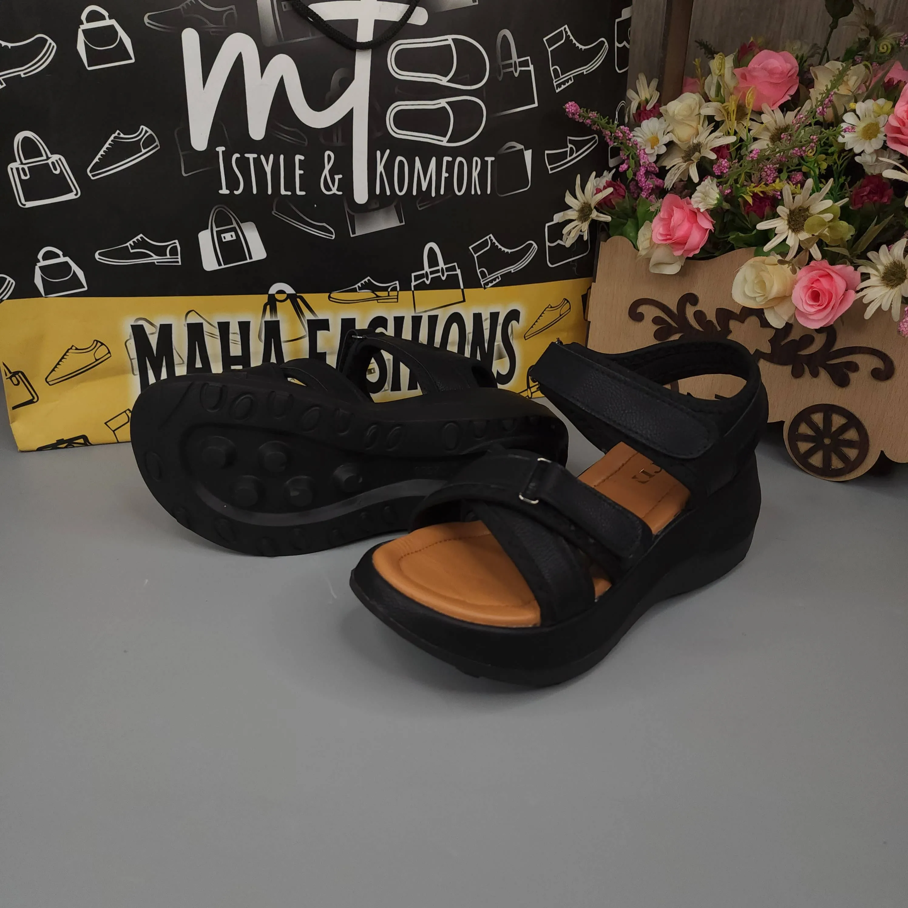 Black Chunks sandals