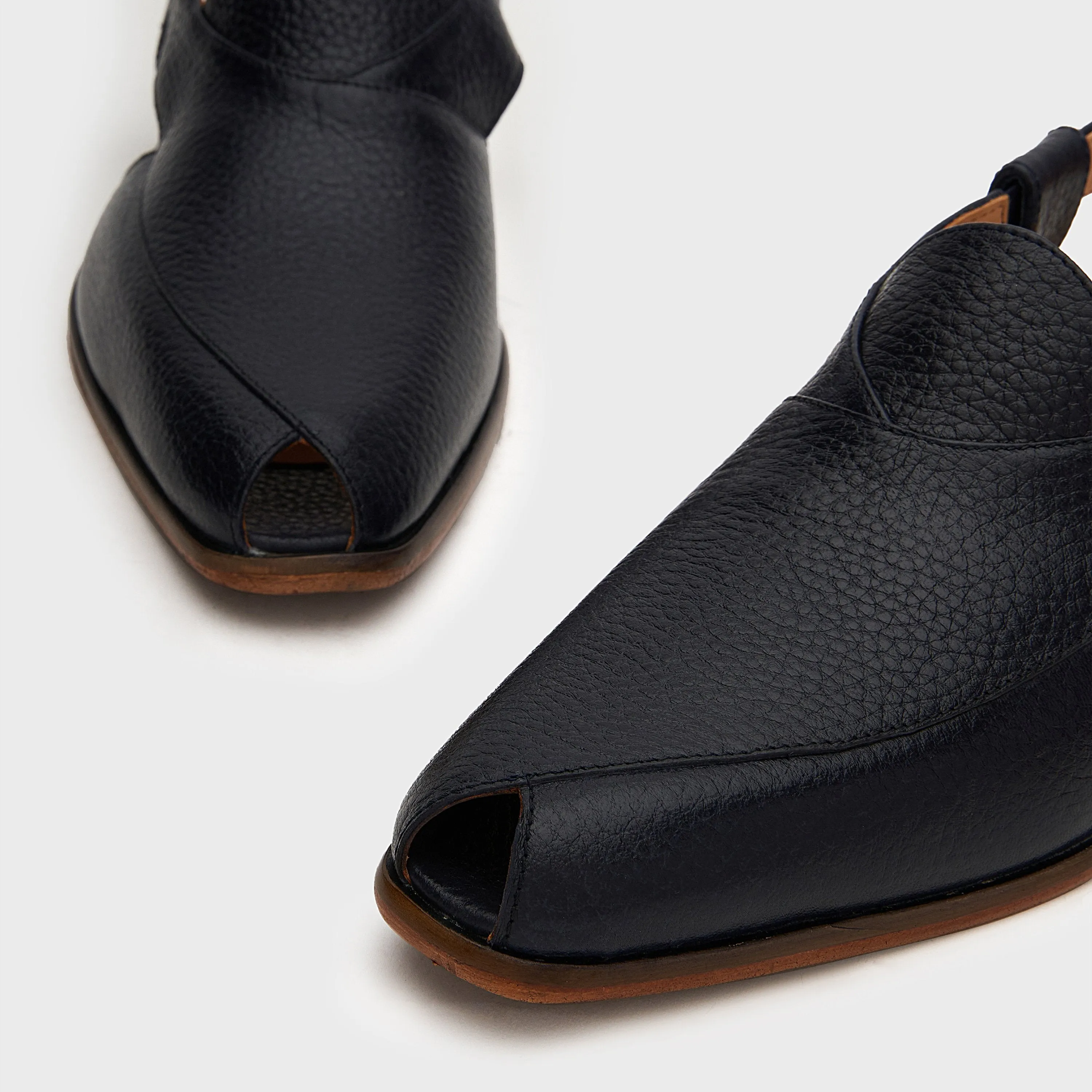 Peshauri Baandh | Black Milled Leather